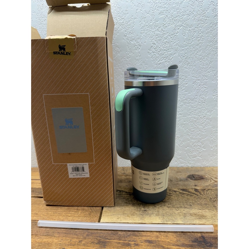 Stanley NFL Las Vegas Raiders Quencher H2.0 FlowState Tumbler 40oz Grey New - Picture 2 of 4